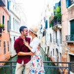 romantic-couple-in-love-kissing-in-venice-italy-2023-11-27-05-18-59-utc