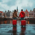 tourist-carrying-baggage